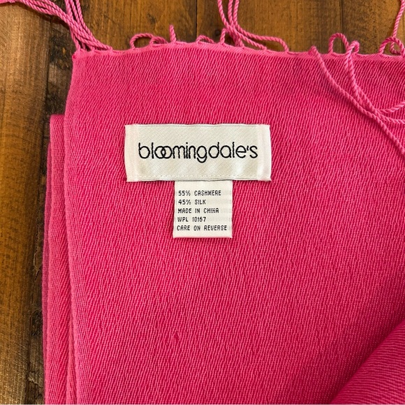 Bloomingdale’s | Cashmere & Silk Scarf Wrap EUC - Picture 3 of 4